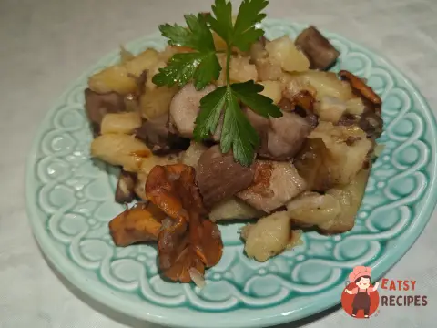 Смажена картопля з лісовими грибами