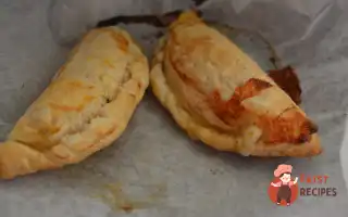 Кальцоне З Моцарелою Та Помідорами Чері