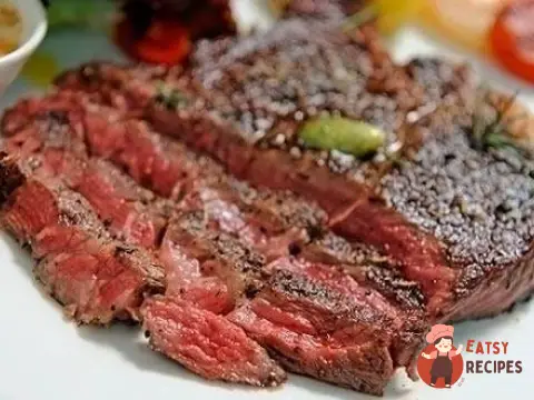 Стейки з оленини з соусом з Pinot Noir та сушених вишень
