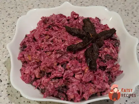 Салат з буряка, чорносливу та волоського горіха
