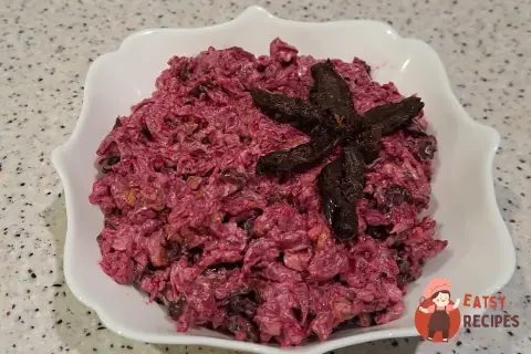Салат з буряка, чорносливу та волоського горіха