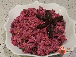 Салат з буряка, чорносливу та волоського горіха