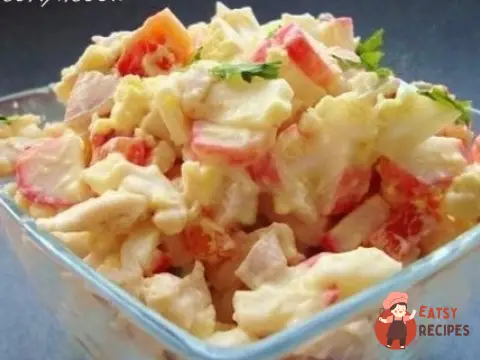 Салат з куркою, крабовими паличками та солодким перцем