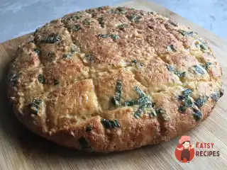 Хліб із часником та цибулею