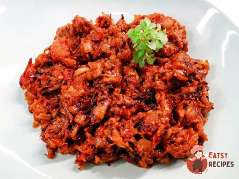 Томатна солянка з м'ясними ковбасками