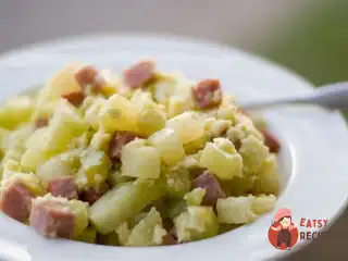 Запечена кольрабі з шинкою у вершковому соусі.