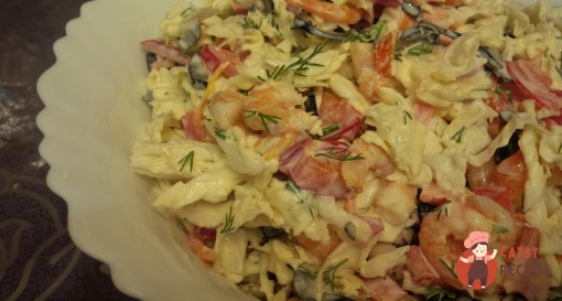 Салат з китайської капусти та креветок