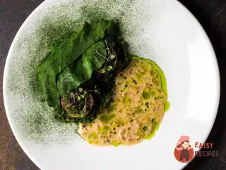 Глазуроване курча з булгуром у травах і з соусом з карамелізованого молока та арахісу