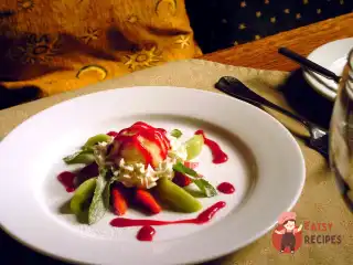 Сорбет із золотого ананасу та кокосового лікеру