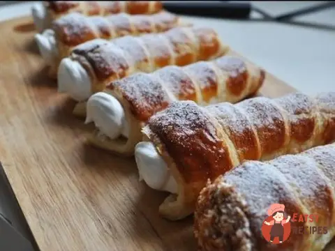 Трубочки з білковим кремом
