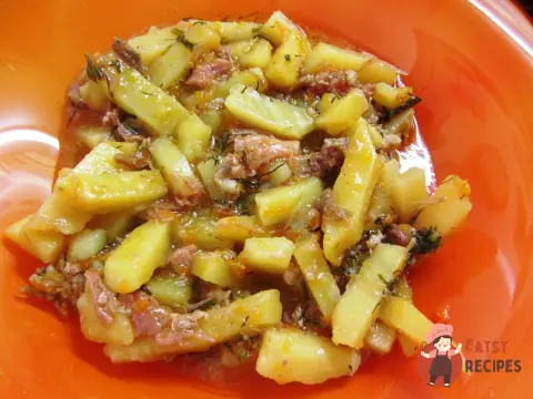Картопля з тушонкою