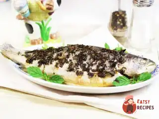 Червона риба з м'ятою та лимоном