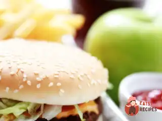 Чизбургер зі свинини з авокадо та кінзою