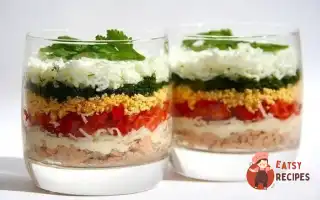 Легкий Листковий Салат З Куркою Та Помідорами.