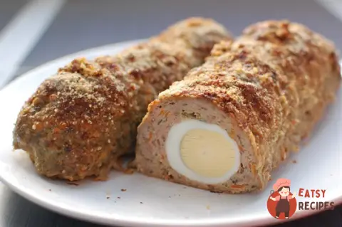 М'ясний рулет із яйцем