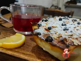Сирна запіканка з яблуками та курагою