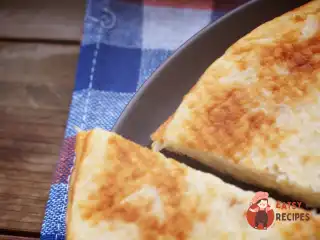 Пиріг з капустою з кефіру, що прокис.