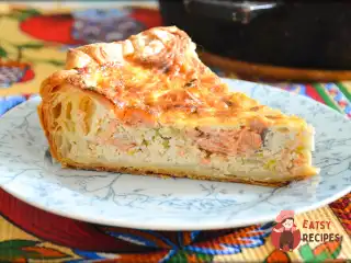 Пиріг з червоною рибою та цибулею-пореєм