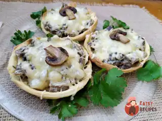 Тарталетки з грибами та сиром