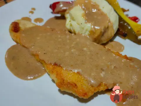 Стейки з індички з соєво-вершковим соусом
