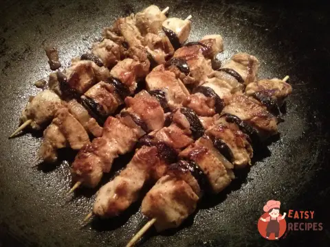 Курячі шашлички з чорносливом