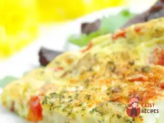 Фріттата з цукіні, базиліком і пармезаном