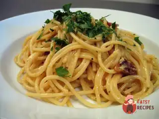 Спагетті карбонару з панчеттою та білим вином