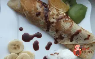 Млинці З Морозивом Та Фруктами