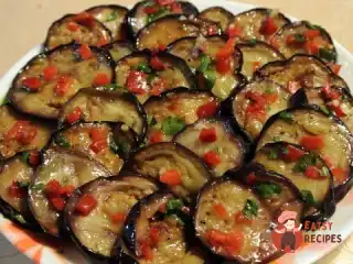 Мариновані баклажани в соусі із солодкого перцю