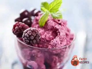 Ягідне йогуртове морозиво