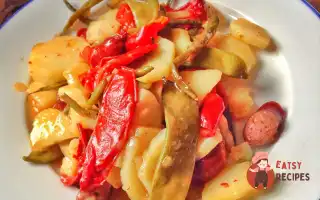 Запечені Овочі З Сирокопченими Ковбасками Та Гороховими Стручками