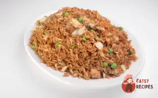 Червоний Рис Зі Спеціями, Куркою Та Зеленим Горошком