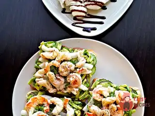 Східний сендвіч з яйцями пашот