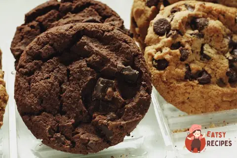 Печиво з шоколадними шматочками та кешью