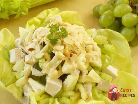 Салат з курячого філе з селерою