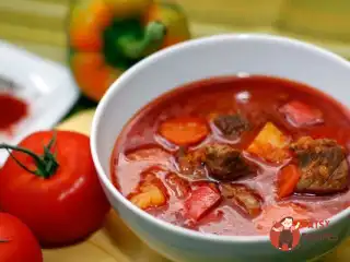 Гуляш із картоплею