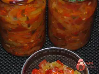 Консервований солодкий перець із помідорами