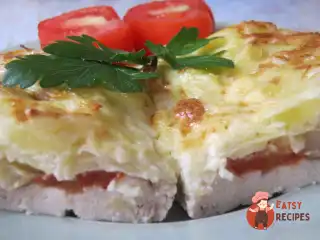 Курка, запечена під тертою картоплею