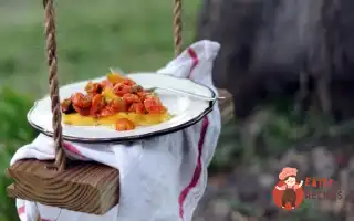 Полента З Томатним Соусом Та Базиліком