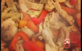 Свинина Стирає Фрай З Грибами Та Овочами