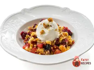 Крамбл із яблук і журавлини