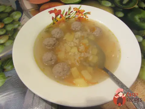 Суп із фрикадельками та рисом