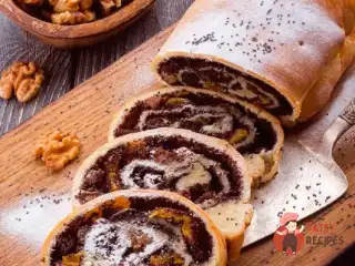 Штрудель з маком, горіхами та курагою