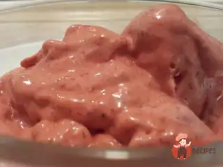 Полуничний десерт із медом