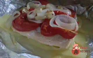 Райдужна Форель На Подушці З Картоплі З Овочами (У Фользі)