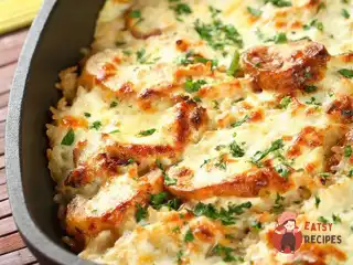 Картопляна запіканка з м'ясом та грибами