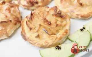 Яблучні відкриті слойки зі слоєного тіста