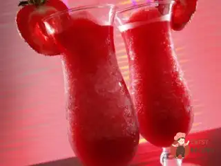 Крижаний кавуновий коктейль з полуницею