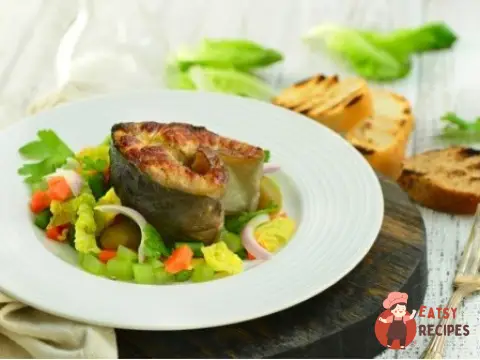 Стейк із осетрини з овочами