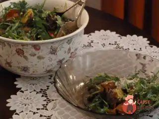 Теплий салат із лисичками